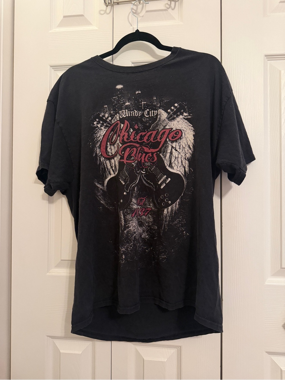 Chicago Blues Windy City Guitar Graphic Tee Grunge Rock Y2K Distressed